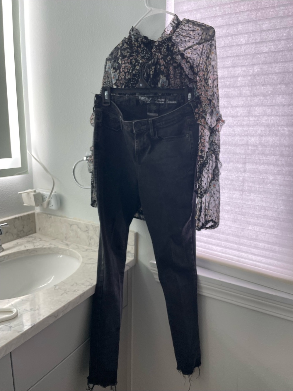 Women's Black Skinny Jeans with Frayed Hem